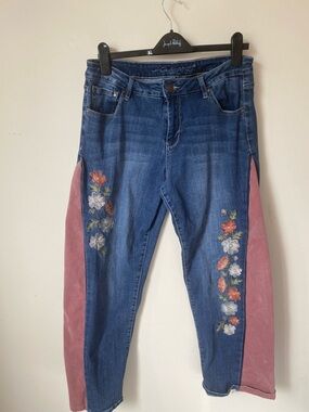 Jag Jeans Blue Denim Boyfriend Jeans with Pink Side Panels & Floral ononono